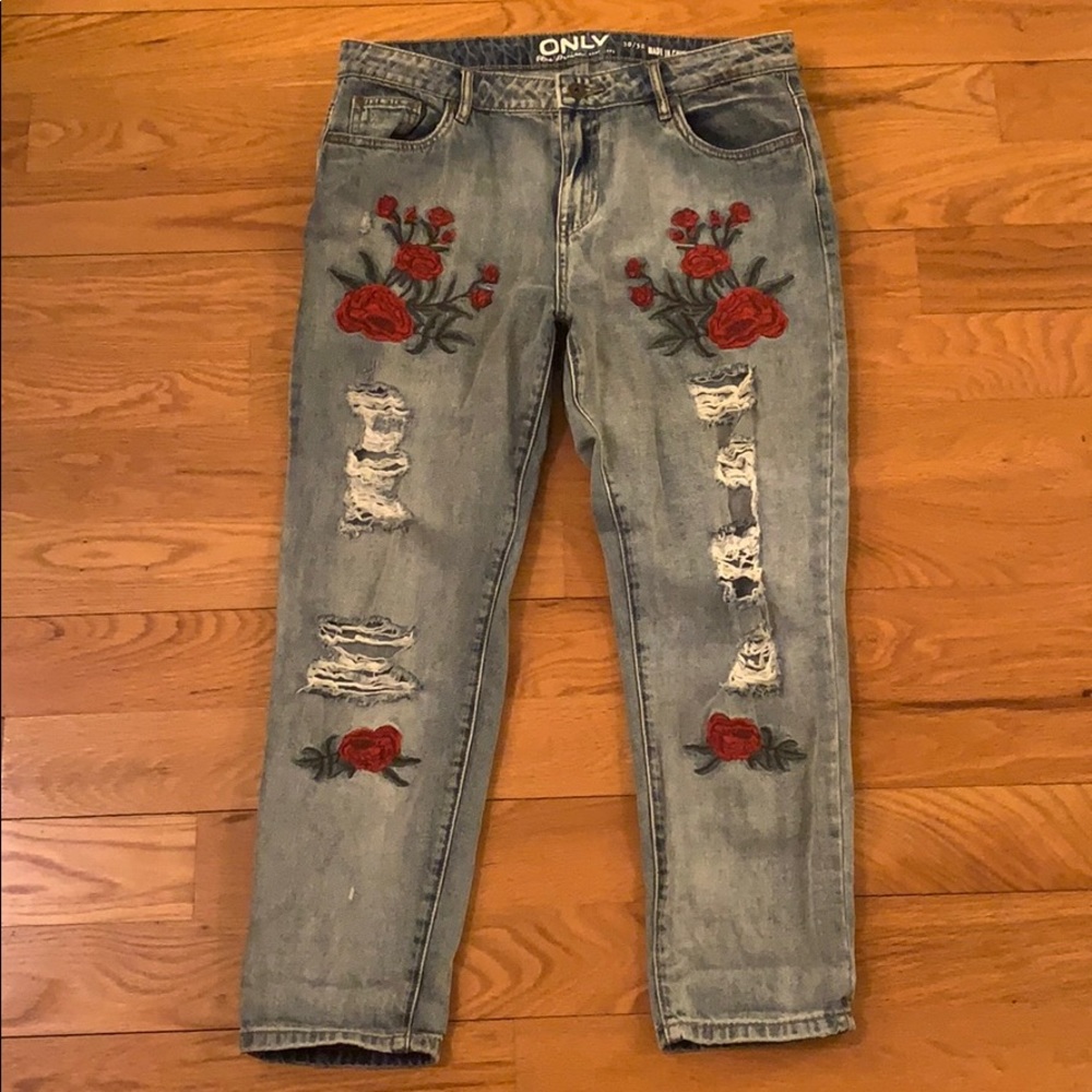 ONLY ripped and embroidered jeans/Size 30
